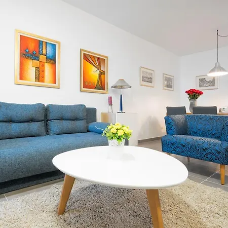 Apartment Sweet Escape Split